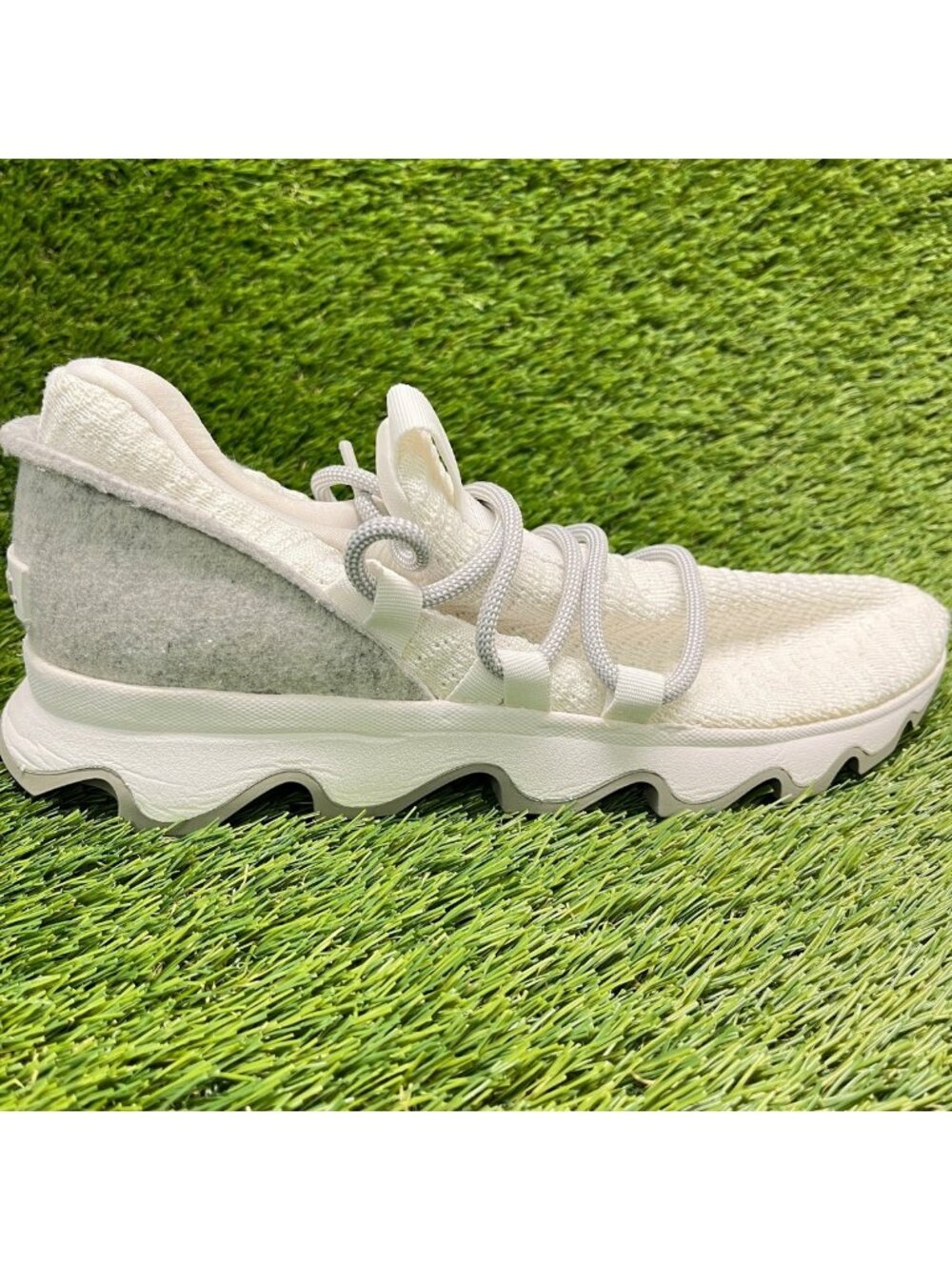 Sorel Kinetic Lace Womens Size 9.5 White Gray Athletic Running Shoes Sneakers